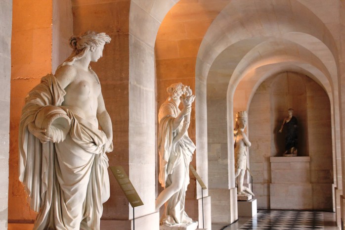 Statues on the hall before entering King's daughter's apartment
