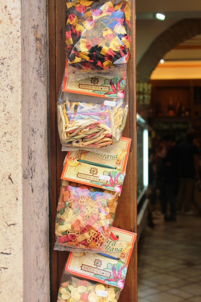 Different types of Italian pasta