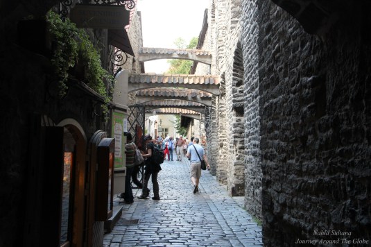A small cobble-stoned passage in Lower Town of Tallinn