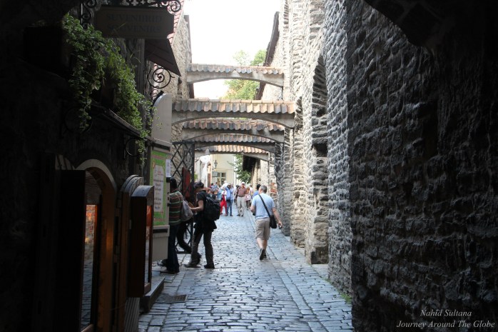 A small cobble-stoned passage in Lower Town of Tallinn 