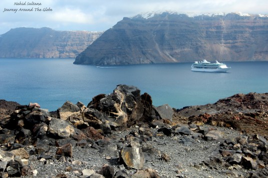Volcanic rocks of Nea Kamini and ... of course the gorgeous view from here