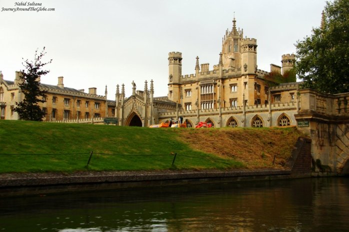If I am not mistaking, this is the Queen's College in Cambridge, England 