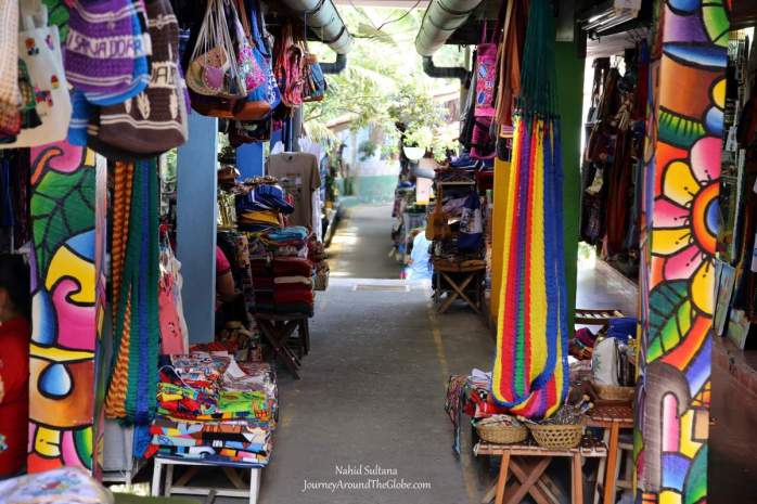 Mercado de Artisanias - a paradise for the souvenir hunters in San Salvador, El Salvador