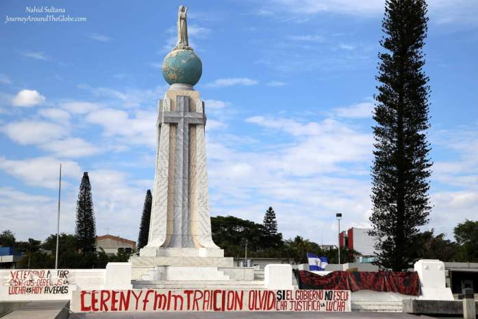 MONUMENTO al DIVINO SALVADOR del MUNDO in San Salvador
