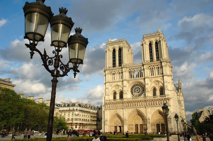 1200px-Notre_Dame_de_Paris
