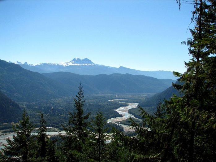 1200px-Squamish_valley