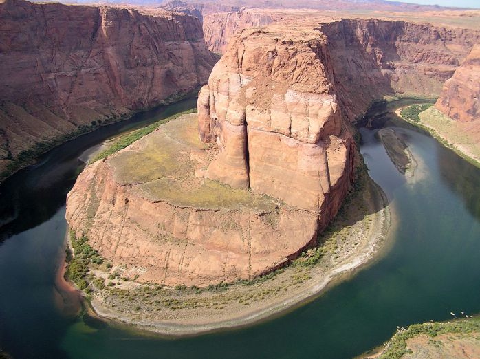 1024px-Glen_Canyon_National_Recreation_Area_P1013154