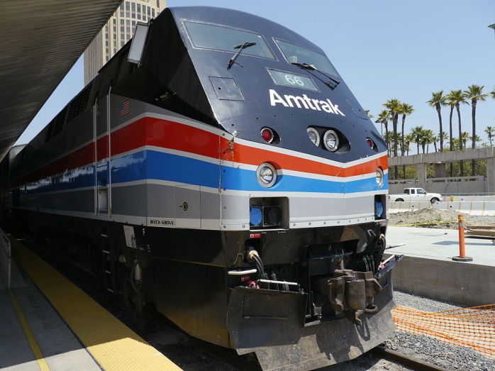 1024px-Amtrak_-_GE_P42DC_-_Heritage_Phase_III_Livery