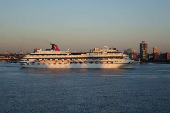 ship-2162299_1280